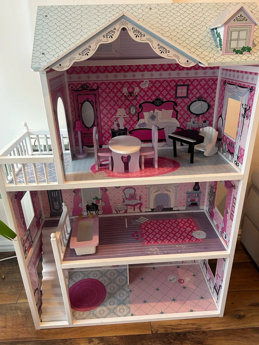 Doll house - Image 1