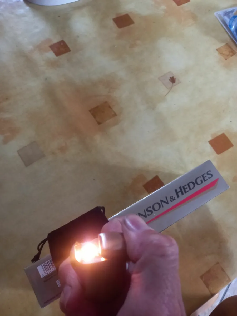 Cigarette lighter - Image 2