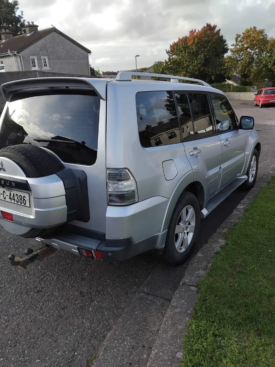 Mitsubishi Pajero 2009 - Image 2
