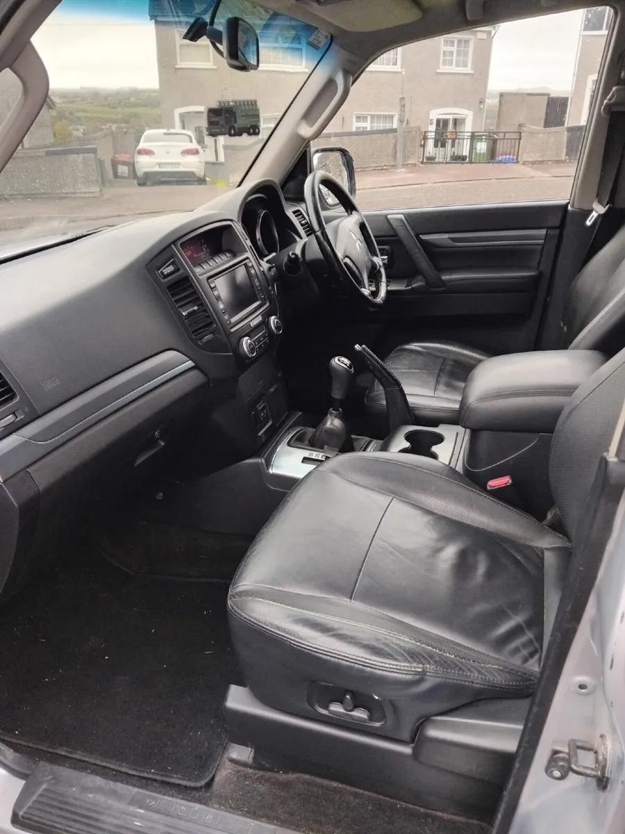 Mitsubishi Pajero 2009 - Image 3