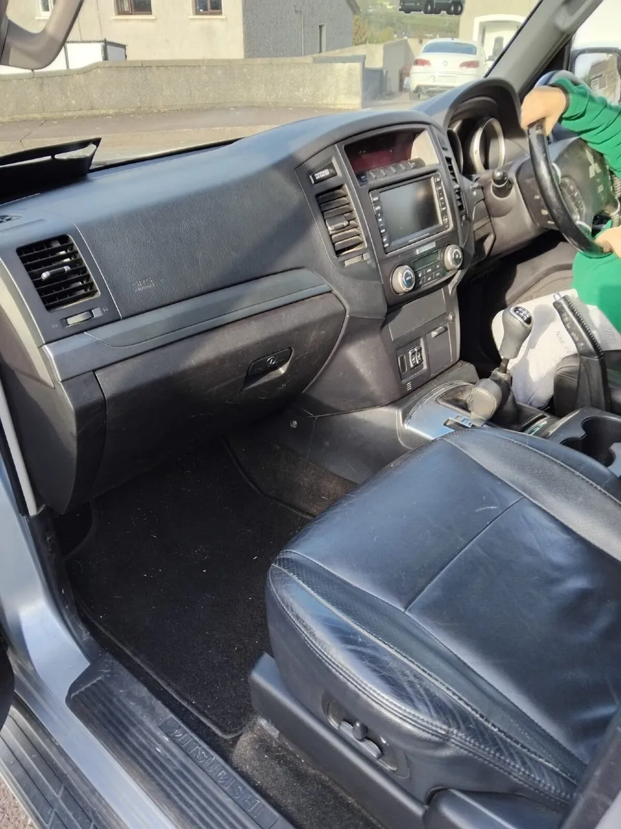 Mitsubishi Pajero 2009 - Image 4