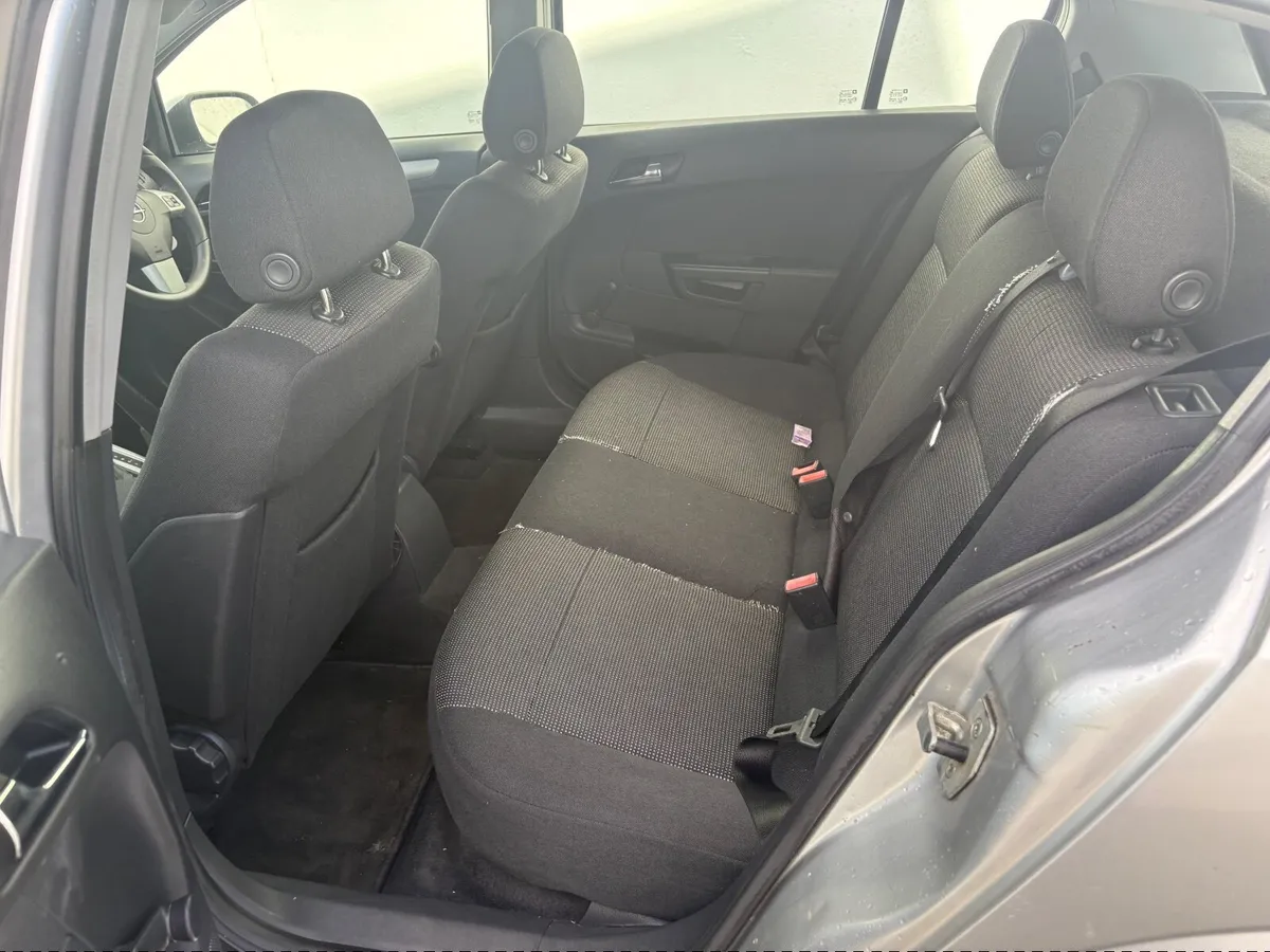 Opel Astra 2005 - Image 2