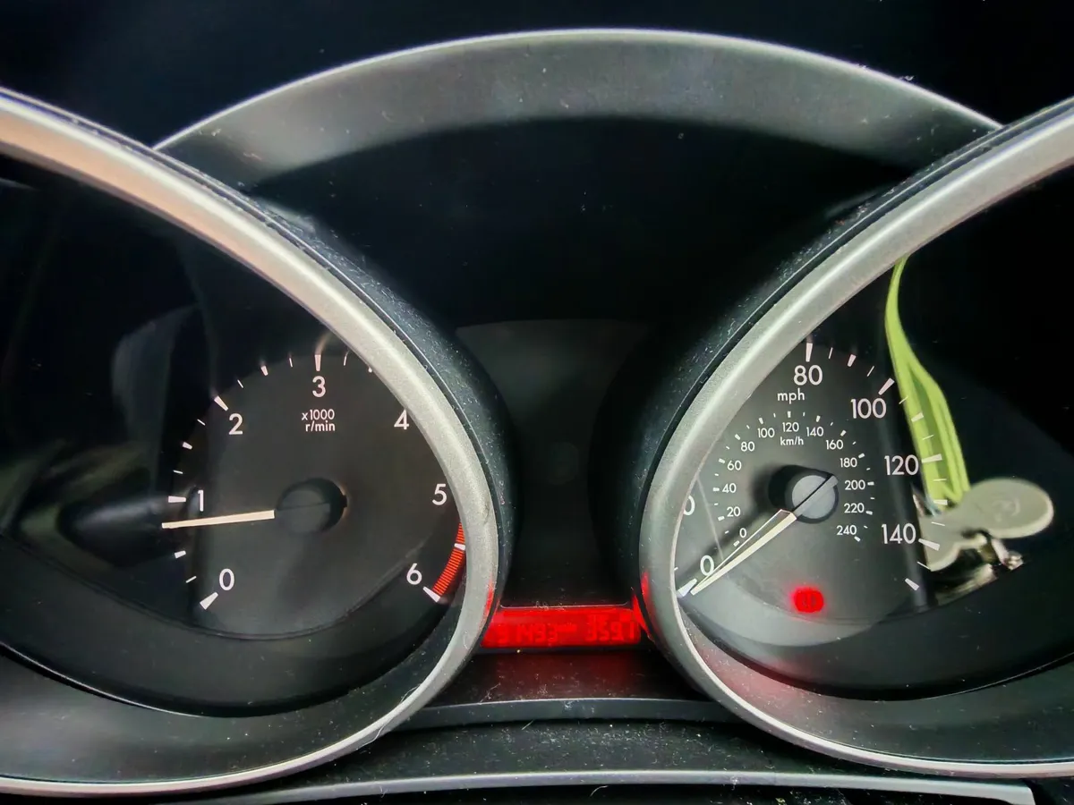 Mazda Mazda5 2015 - Image 3