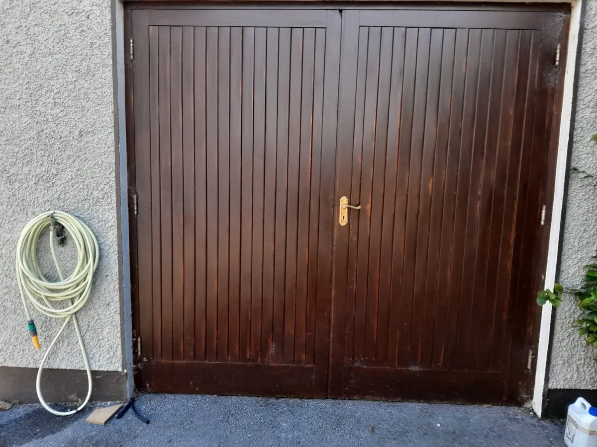 Garage doors - Image 1