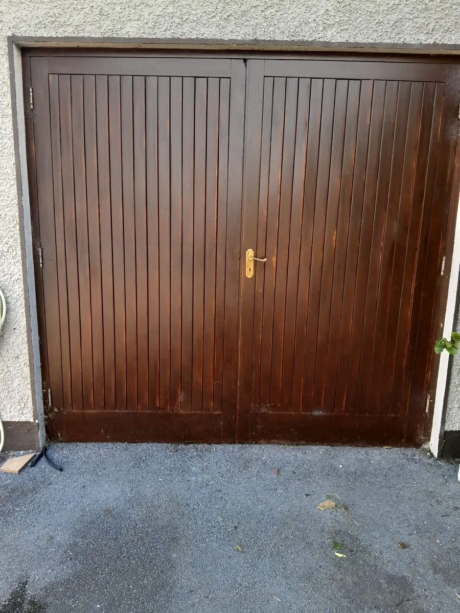 Garage doors - Image 2