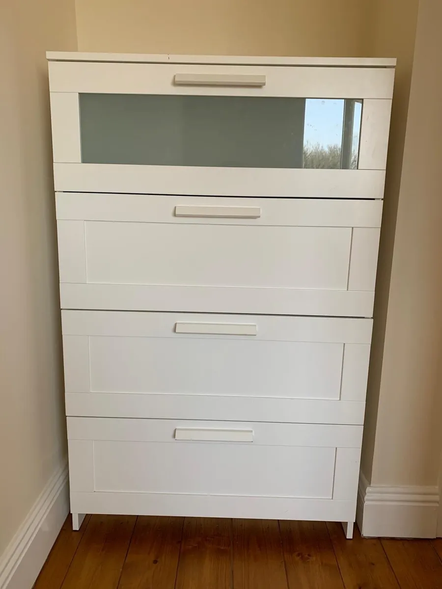White chest of 4 drawers