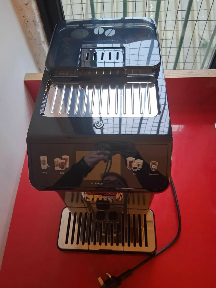 DeLonghi Eletta Explore Bean to Cup coffee machine - Image 1