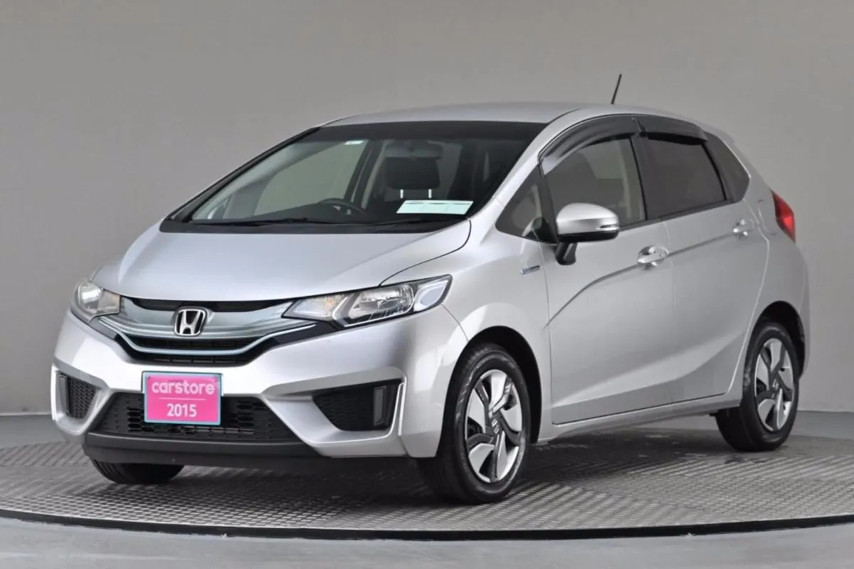 Honda Fit 1.5 Hybrid Auto  reverse Cam android Ca - Image 3