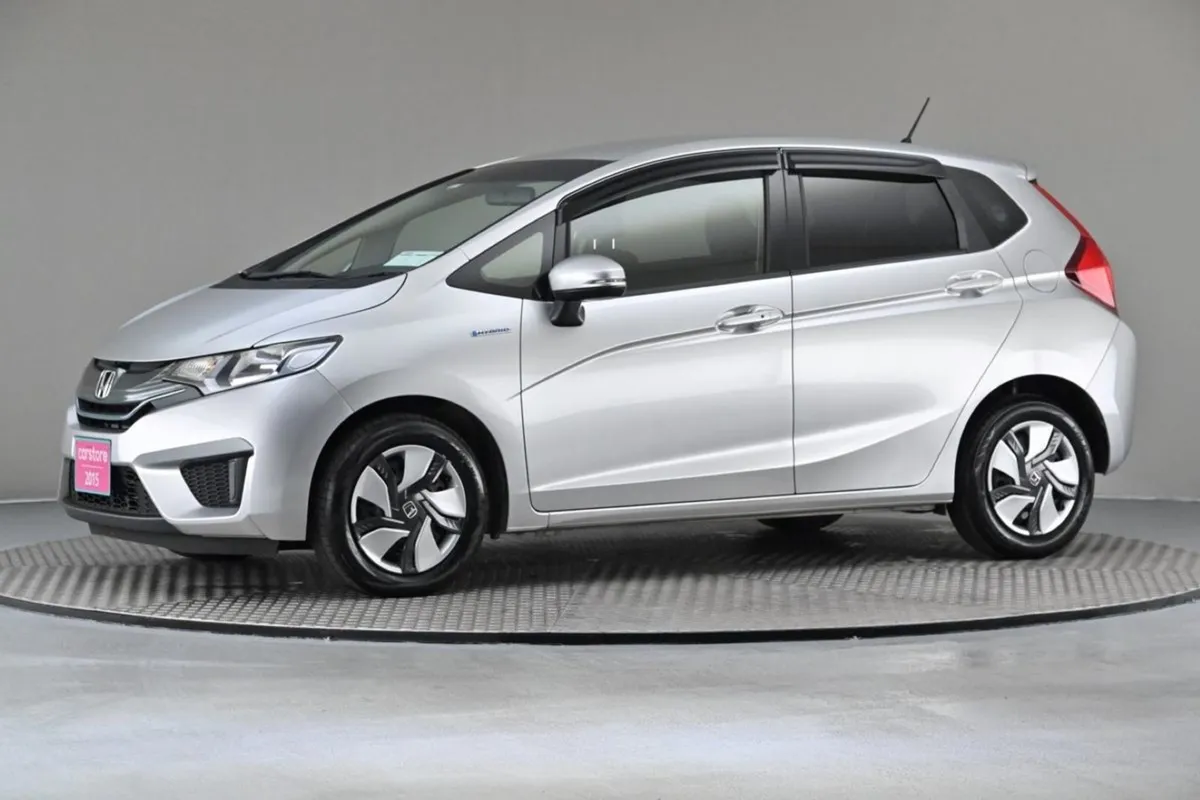 Honda Fit 1.5 Hybrid Auto  reverse Cam android Ca - Image 4