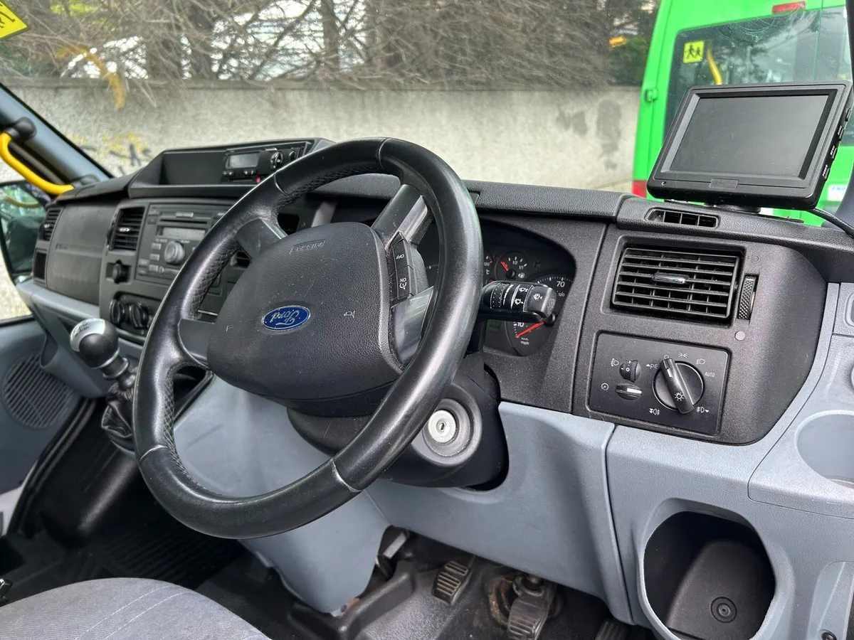 Mini bus - Image 4