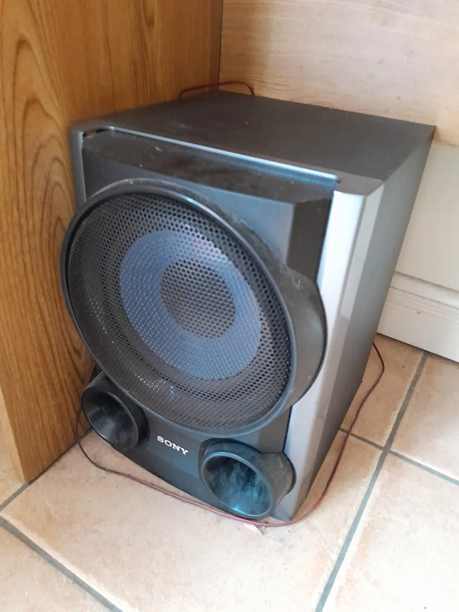 Samsung Stereo + speakers - Image 2