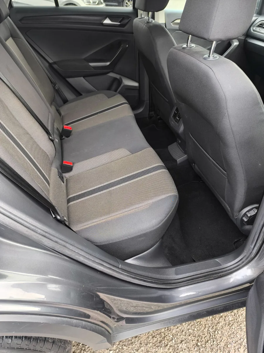 191 Volkswagen T-Roc 1.6 TDI - Image 4