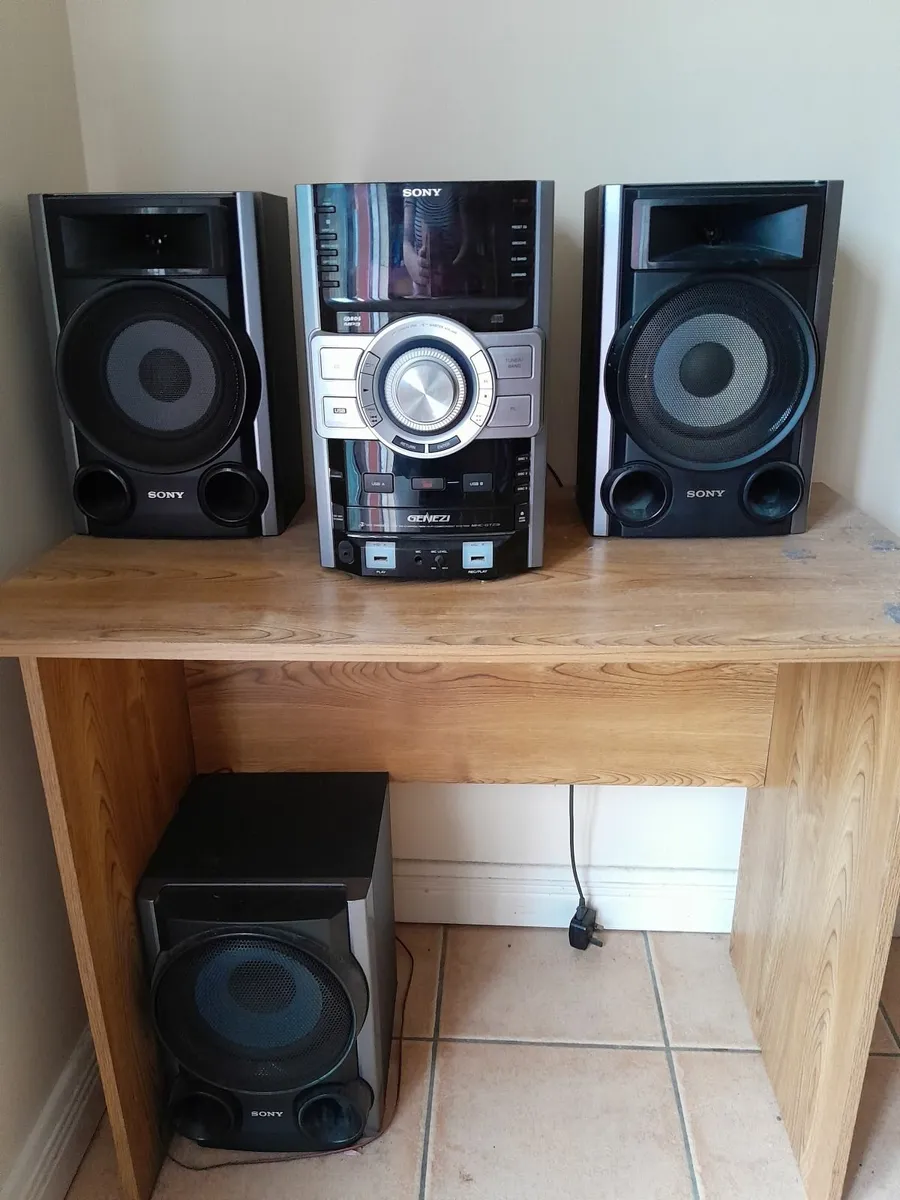 Samsung Stereo + speakers - Image 3