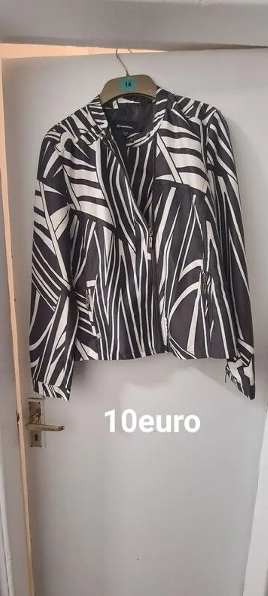 Ladies Clothing - Image 1