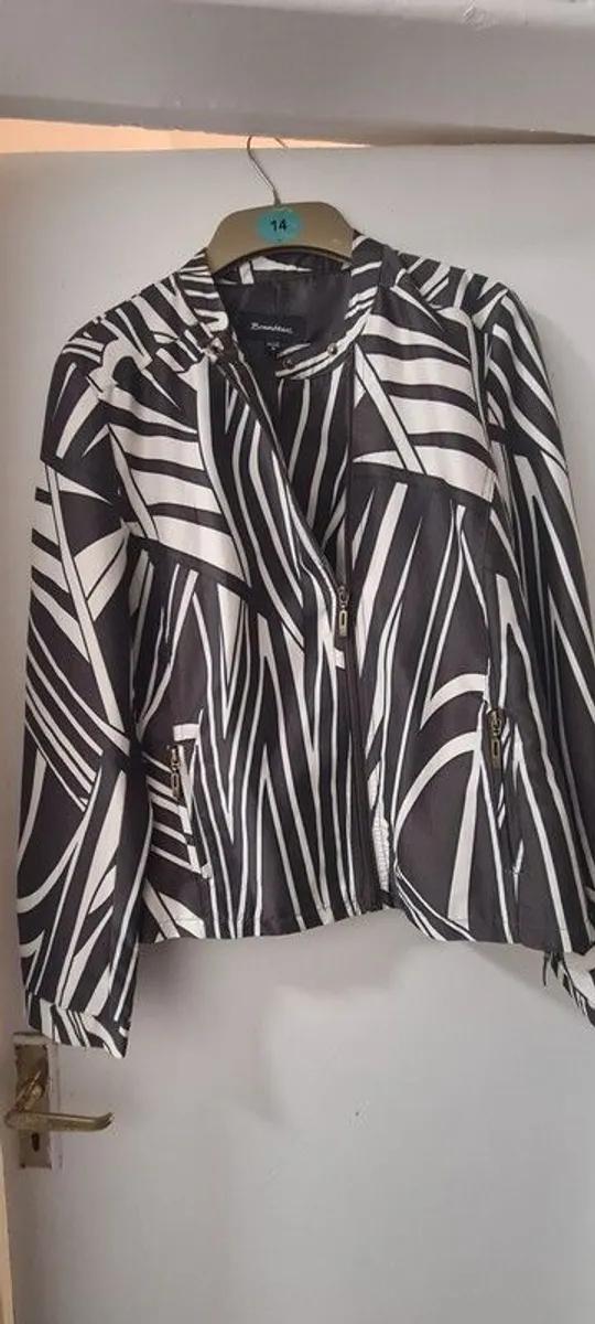 Ladies Clothing - Image 2