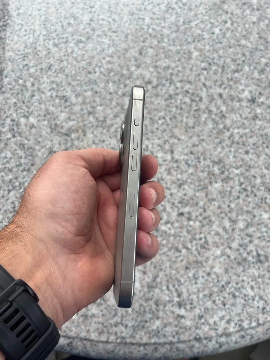 iPhone 15 Pro - Image 4