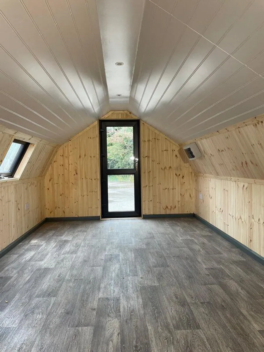 Modular room with wood cladding - Image 4