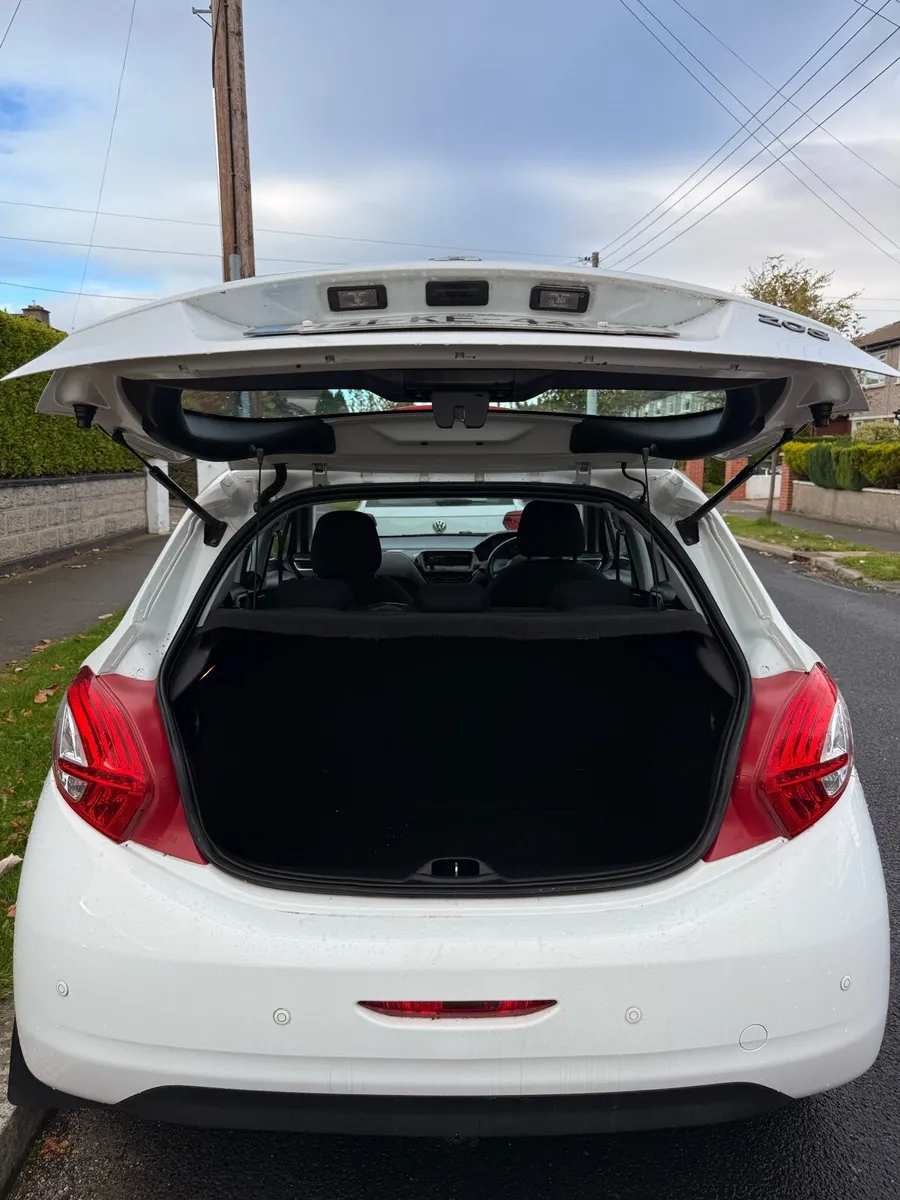 Peugeot 208 - White 2014 - Image 3