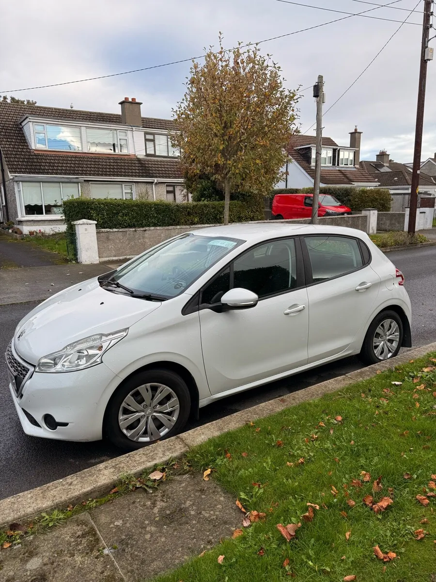 Peugeot 208 - White 2014 - Image 1