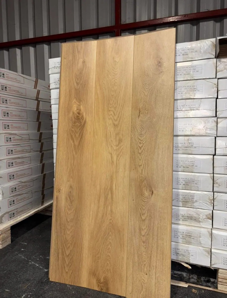 Brand new laminated flooring - Image 3