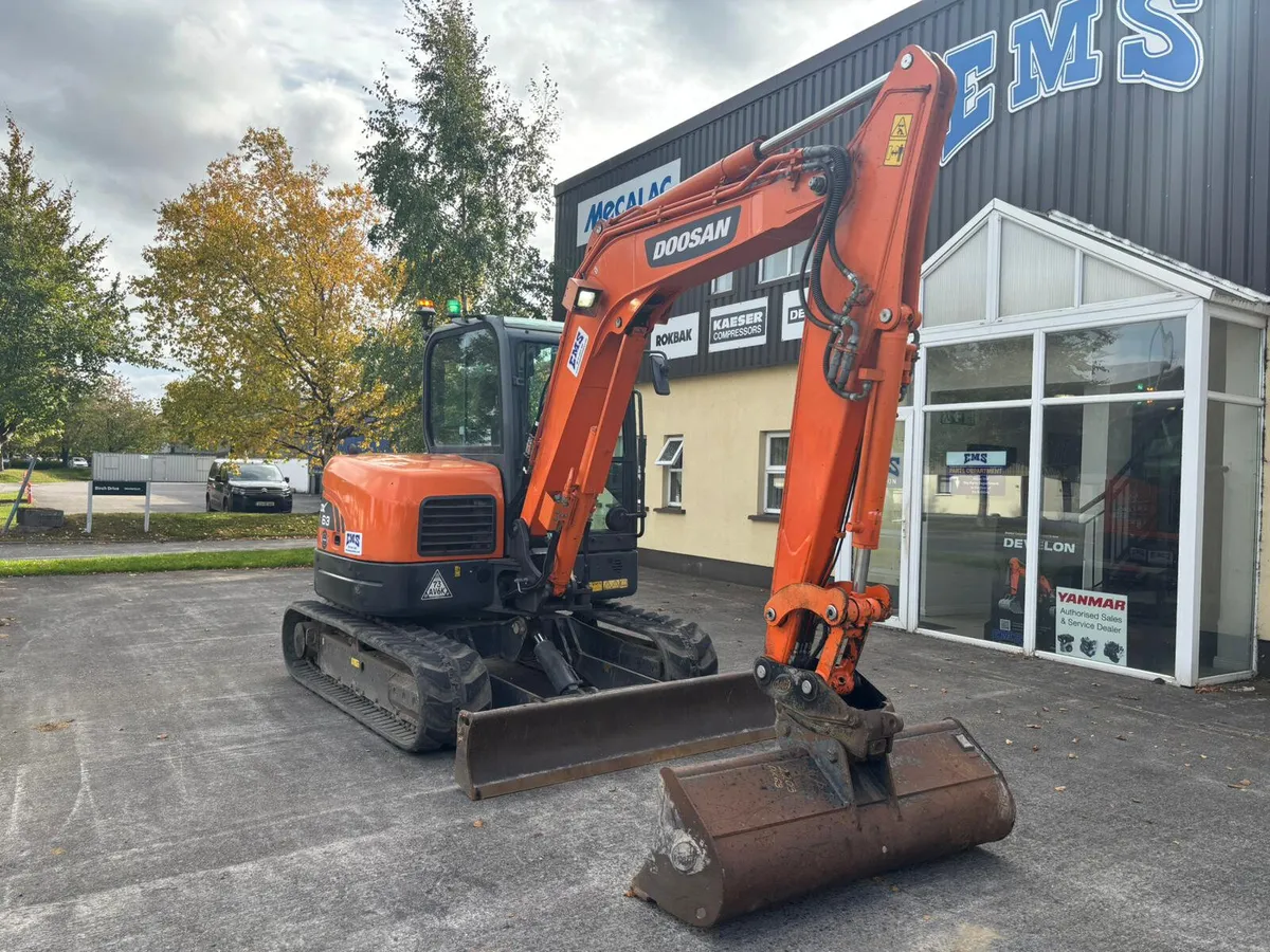 2019 Doosan DX63-3 - Image 2
