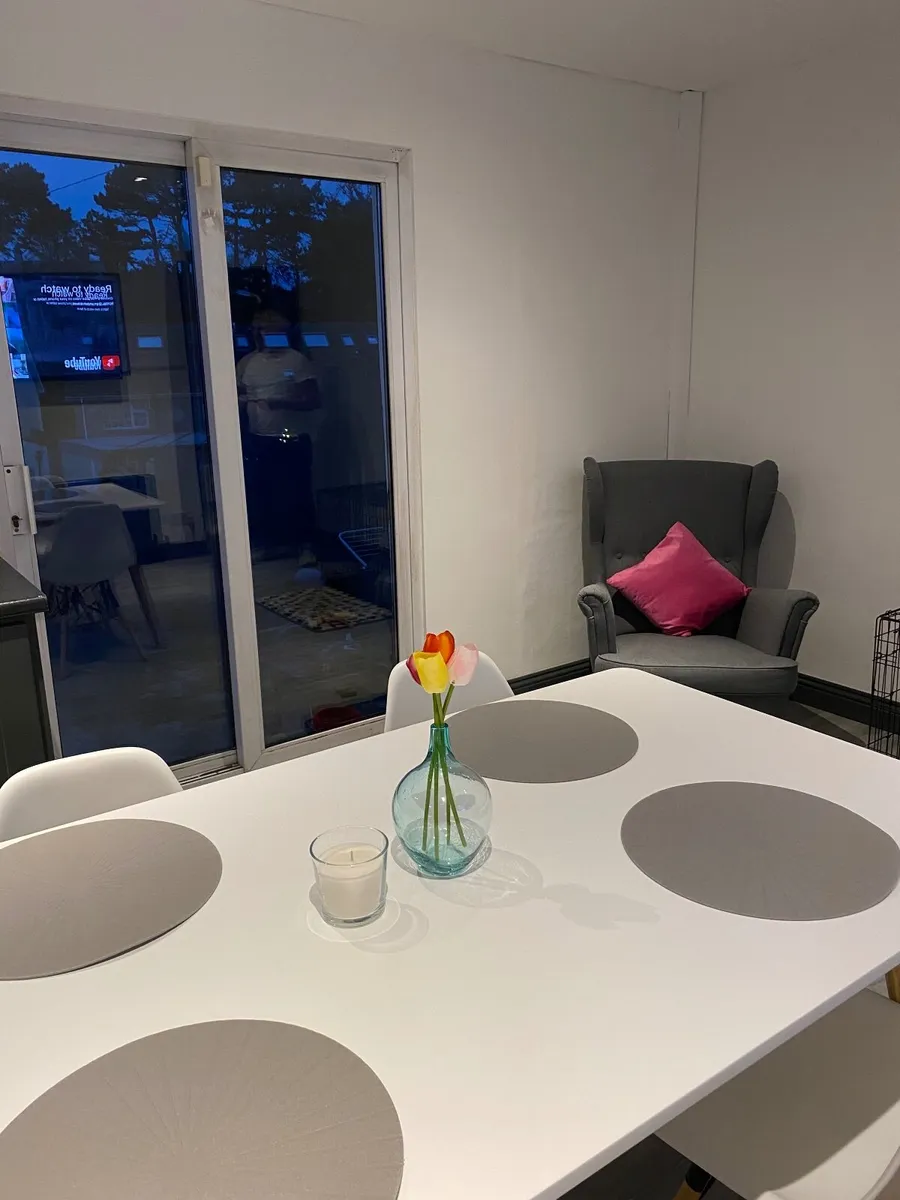 Dining table and 4 chairs - Image 1