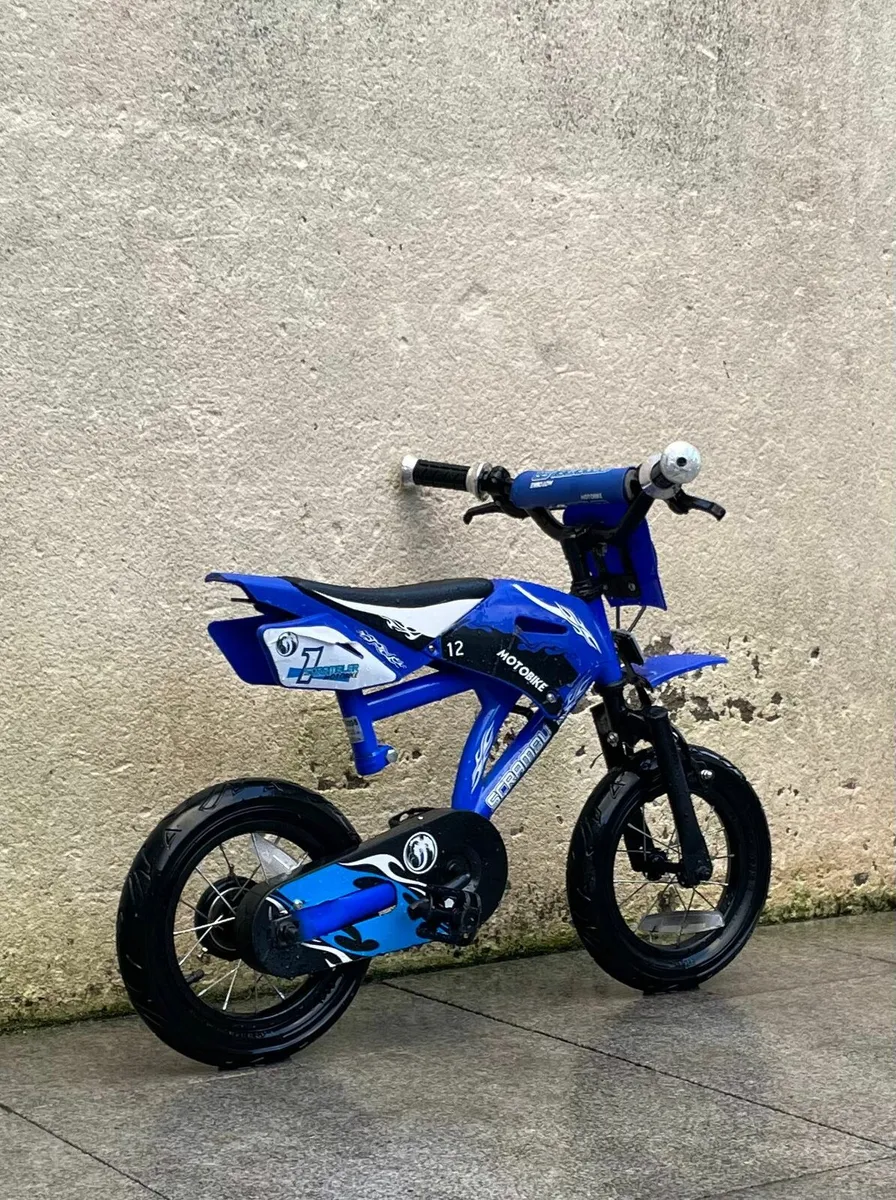 Boys bike 14" wheels - Image 3