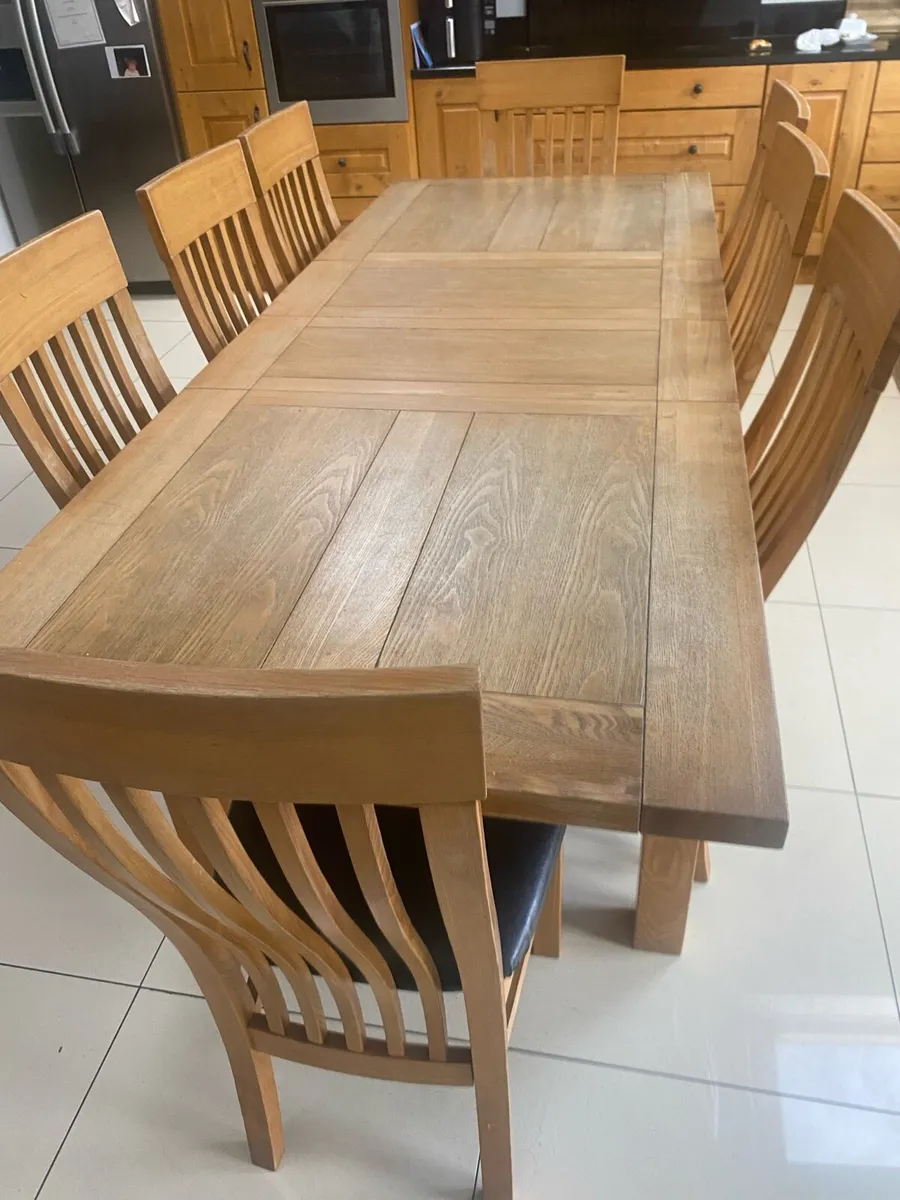 Solid Oak extendable Dining table - Image 1