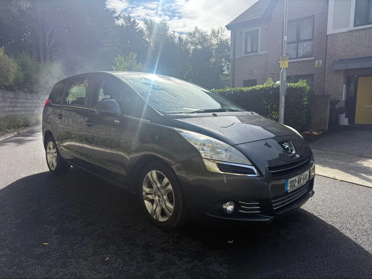 Peugeot 5008 2013 - Image 2
