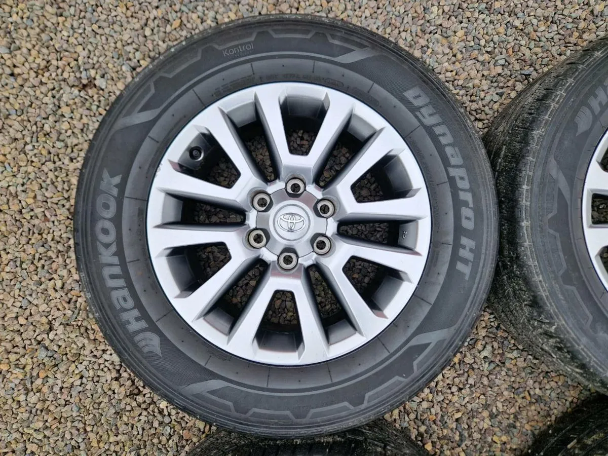 Land Cruiser 18" **Orignal Toyota** - Image 4