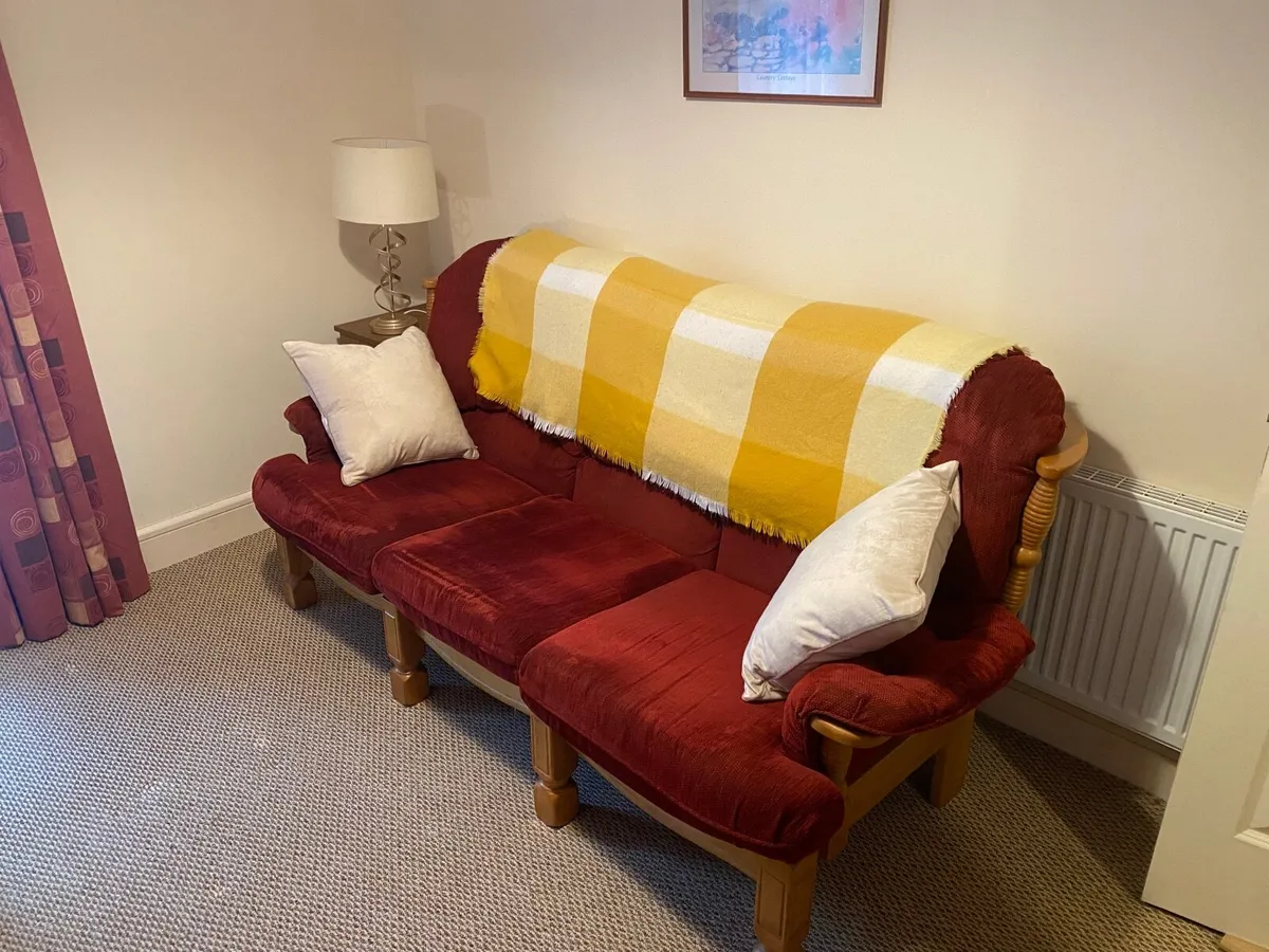 Sofa / couch  / settee plus chaurs - Image 3