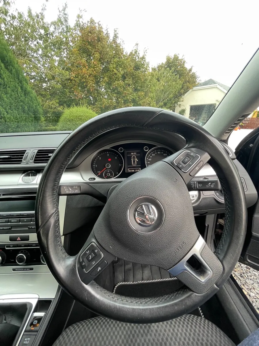 Volkswagen Passat 2013 - Image 3