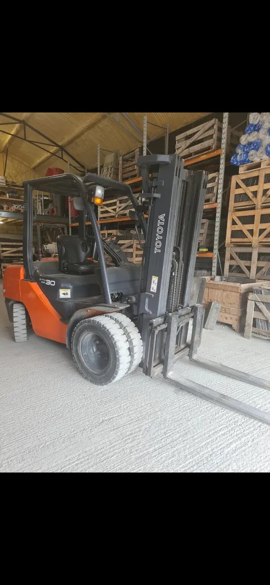 Toyota forklift - Image 1