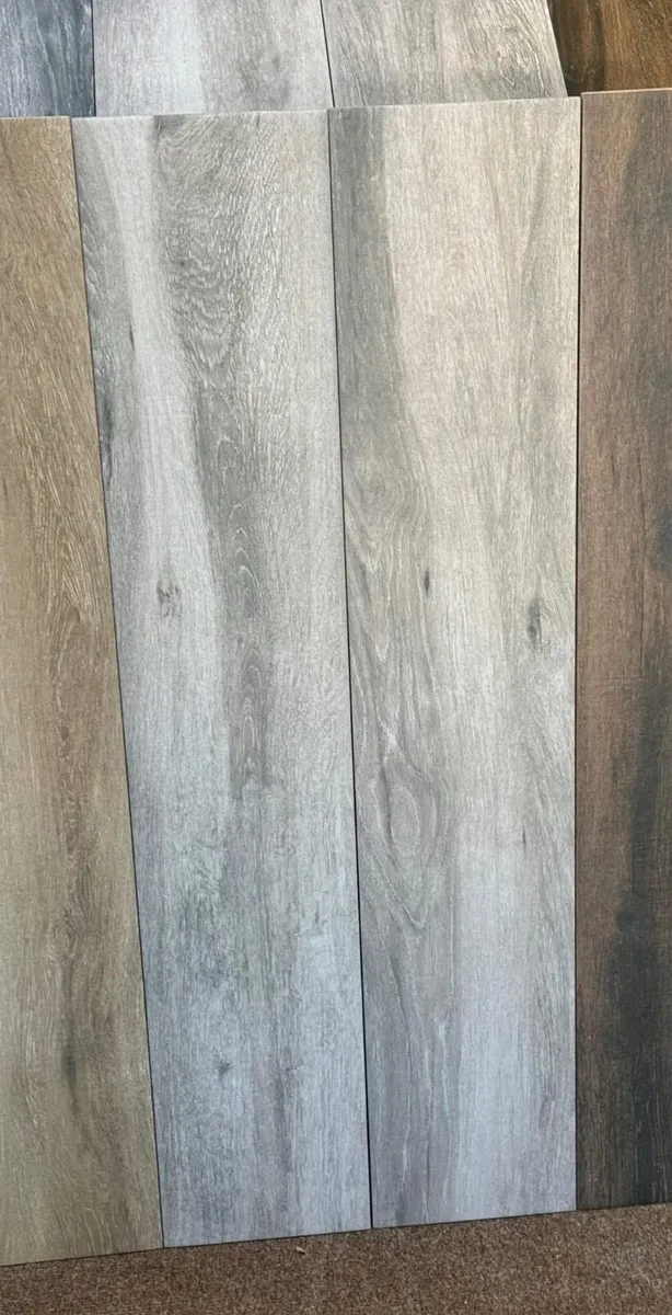 Clearance wood effect tile 23cm x 120cm - Image 2
