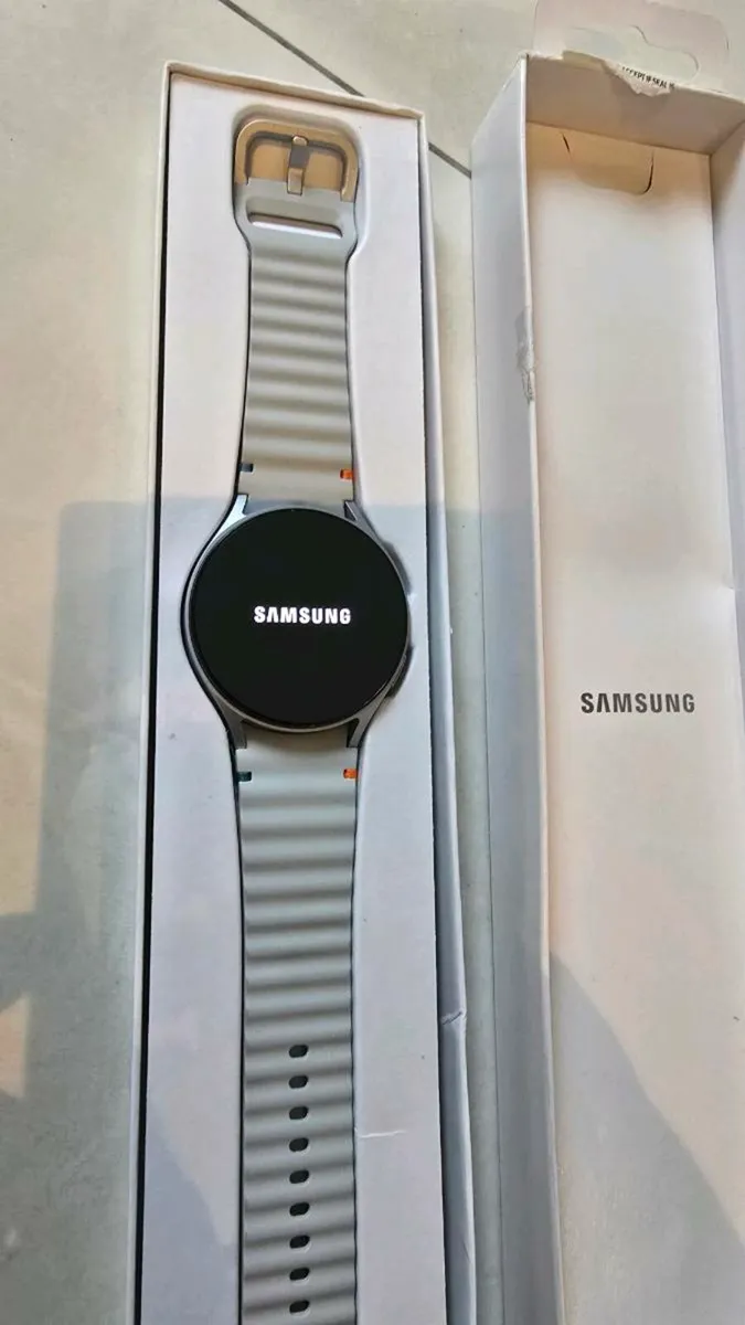 Samsung Galaxy Watch 7 44mm - Image 1