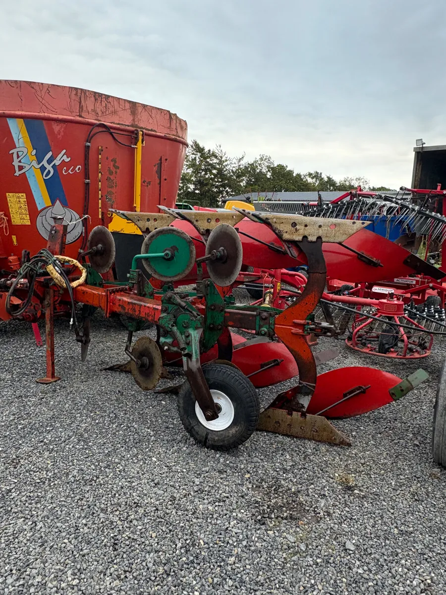 Kverneland reversible plough - Image 3