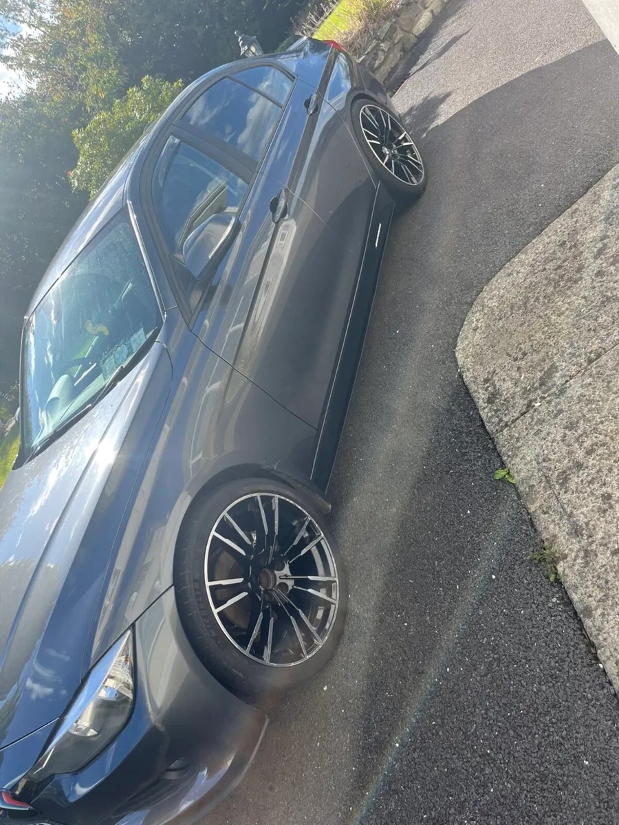 BMW 320d - Image 2