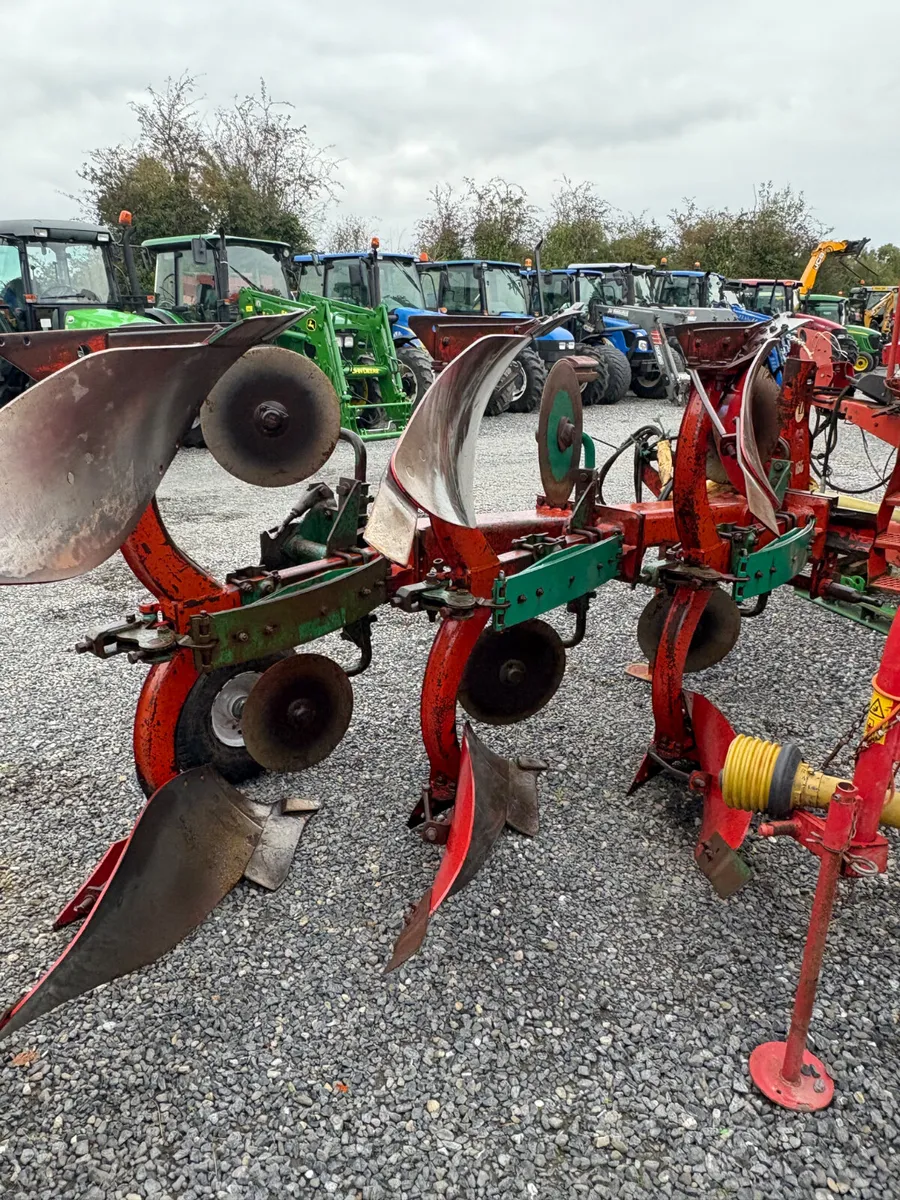Kverneland reversible plough - Image 4