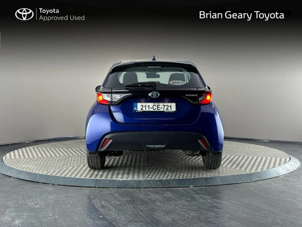 Toyota Yaris HYBRID LUNA - Image 4