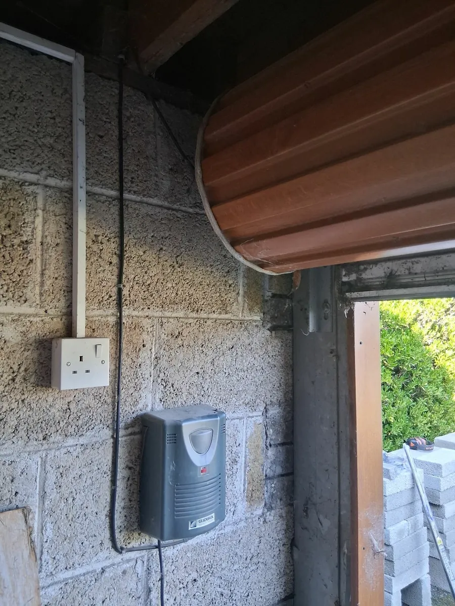 Garage door - Image 2