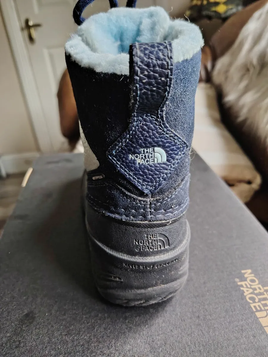 Northface kids boots - Image 4