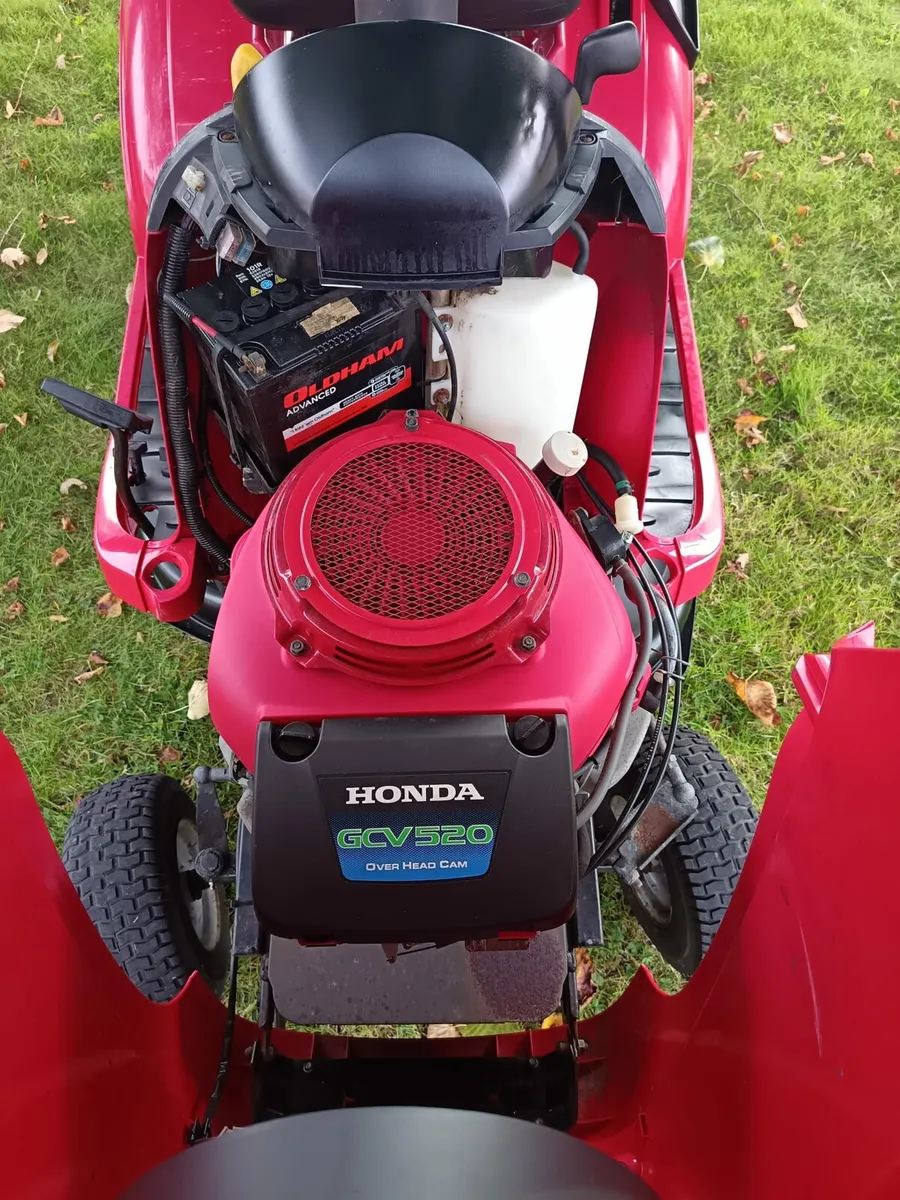 Honda petrol ride on lawnmower - Image 2