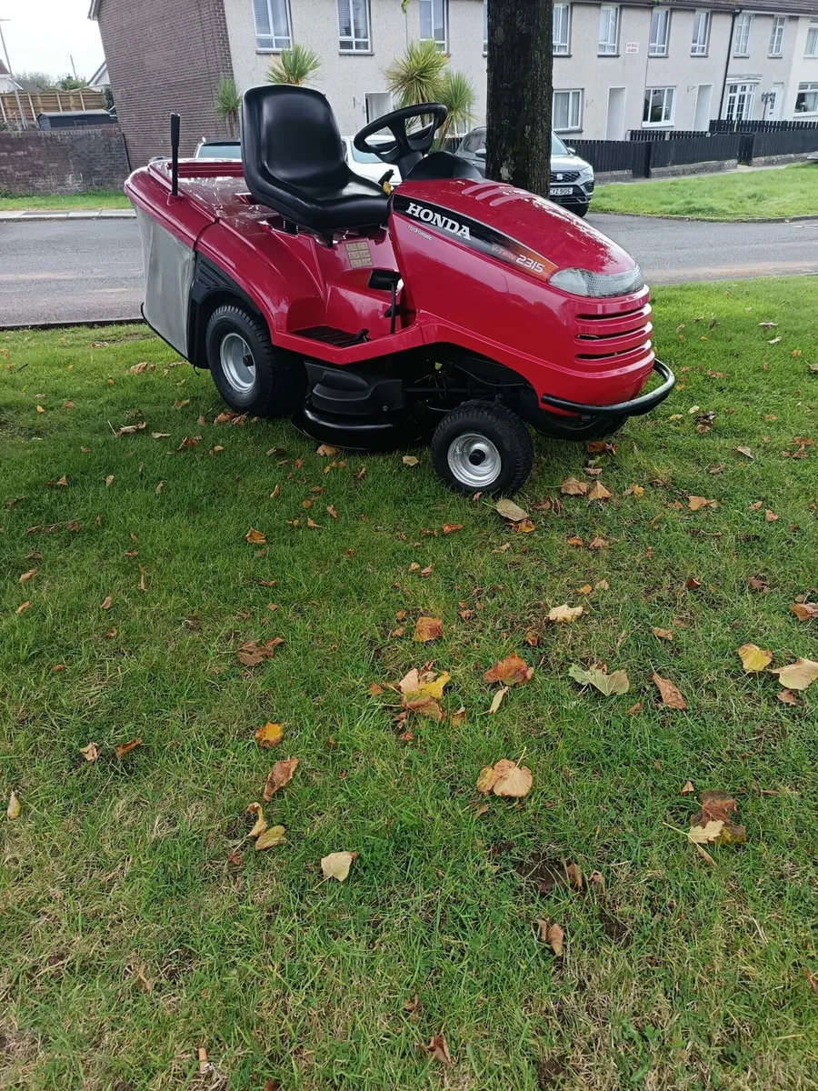 Honda petrol ride on lawnmower - Image 4