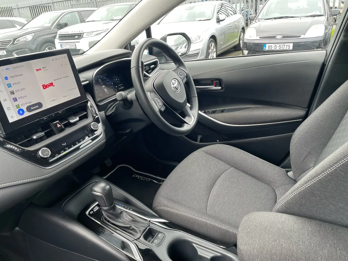 2023 Toyota Corolla Luna 1.8 Hybrid - Image 3