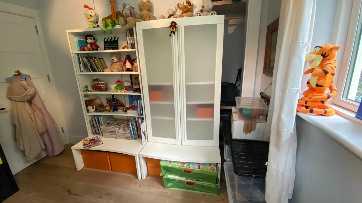 Kid's wardrobe - Image 2