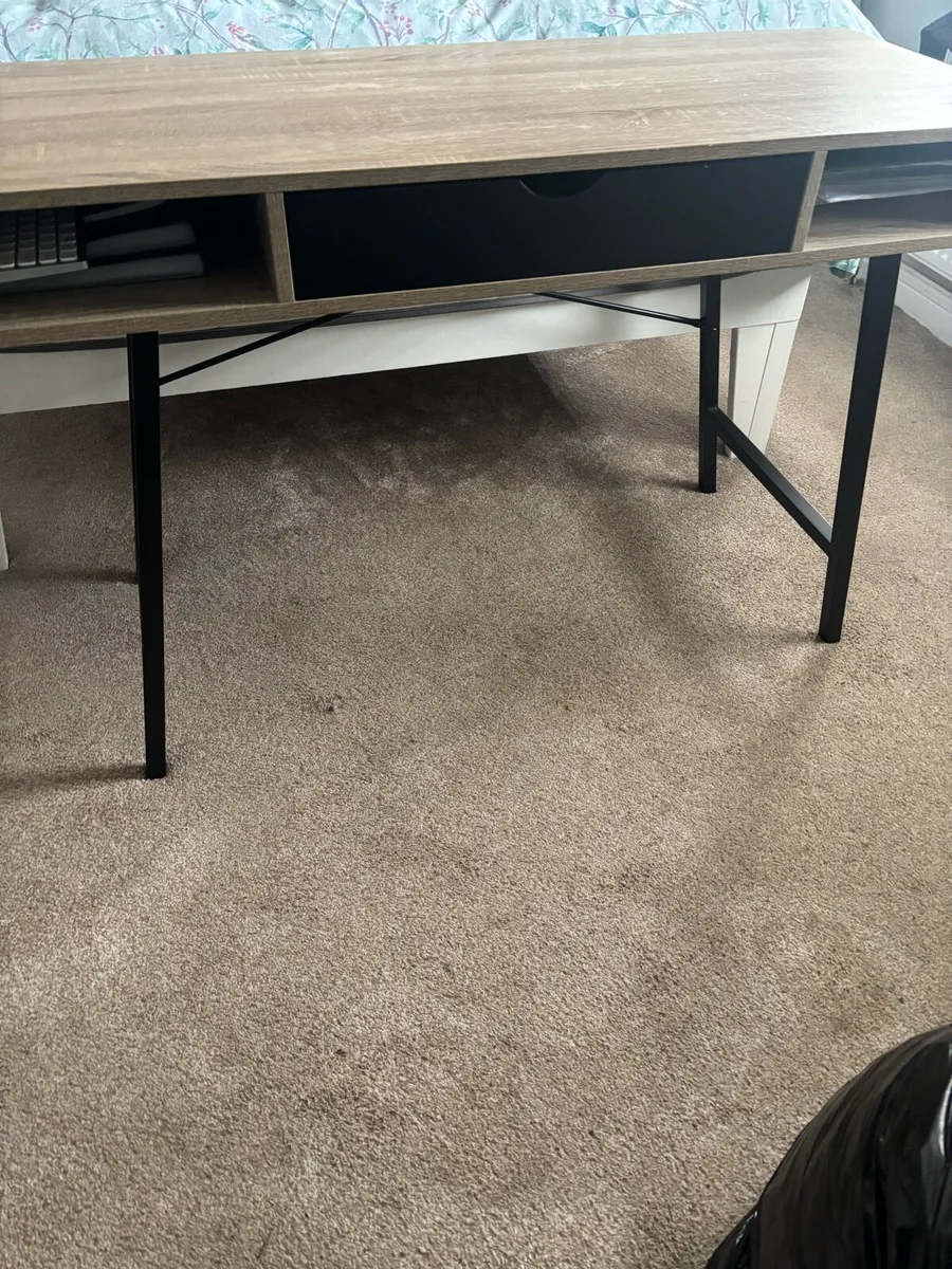 Computer table - Image 2