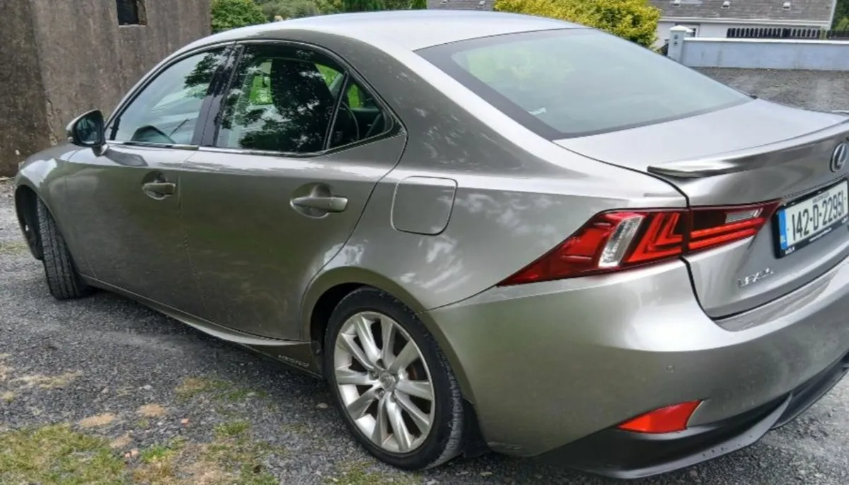 Lexus IS 2014 - Image 2