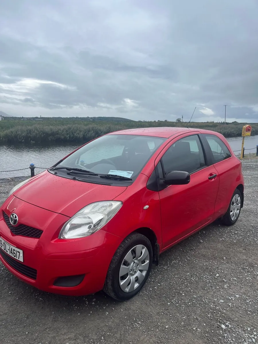 2009 Toyota Yaris low milage - Image 2