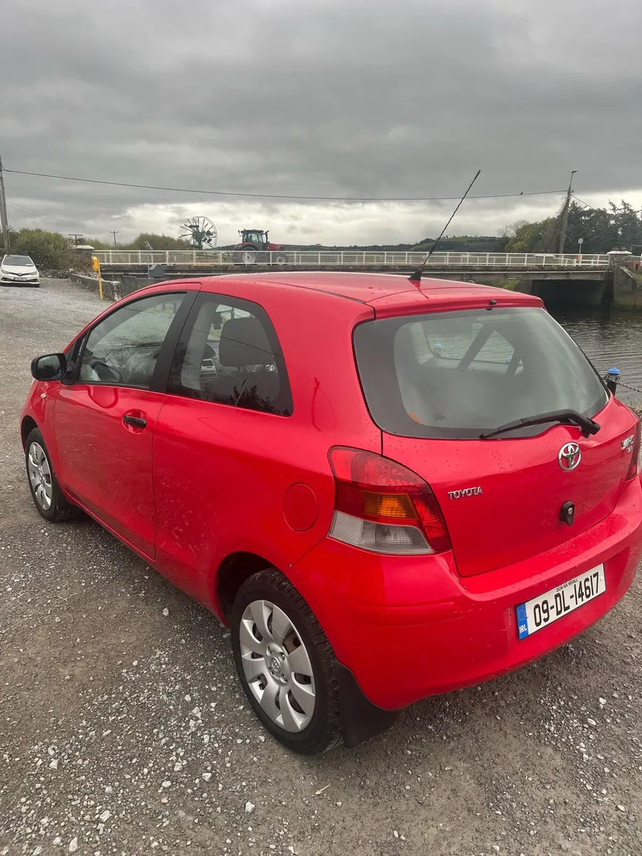 2009 Toyota Yaris low milage - Image 3