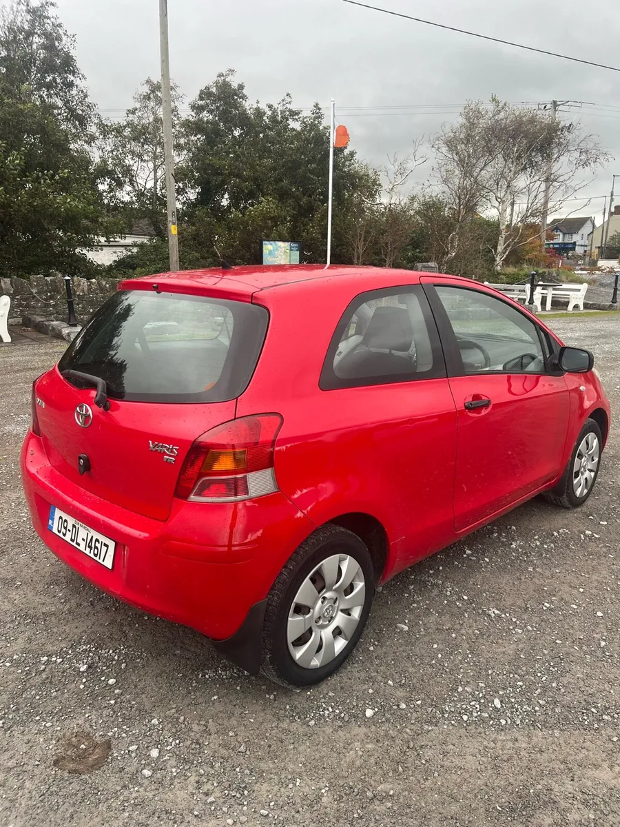 2009 Toyota Yaris low milage - Image 4